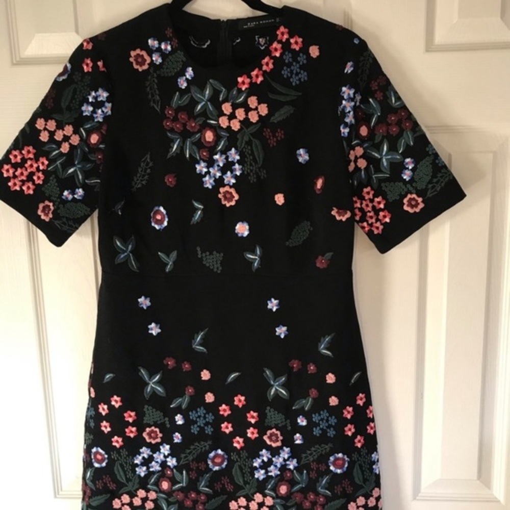 💛 NWT I ZARA black with floral embroidery
